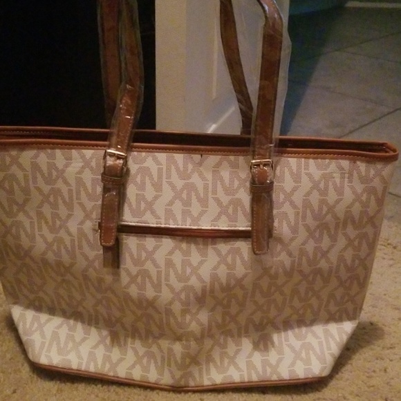 NX Purse - Picture 2 of 3